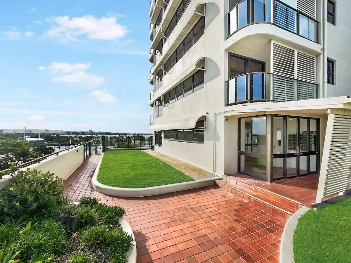 Breathtaking Views - Point Cartwright Bliss Apartment Buddina Australia